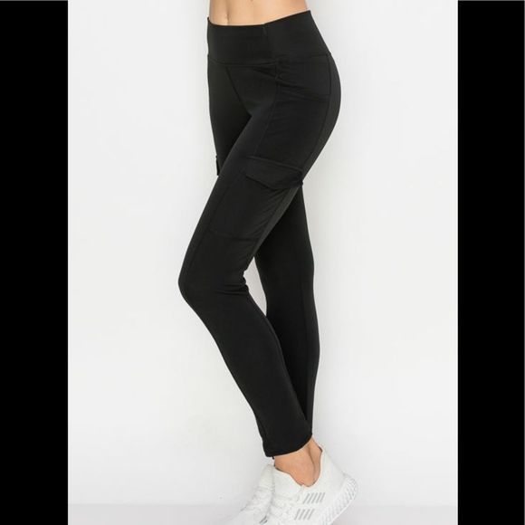 Black Cargo pocket legging - Picture 2 of 5
